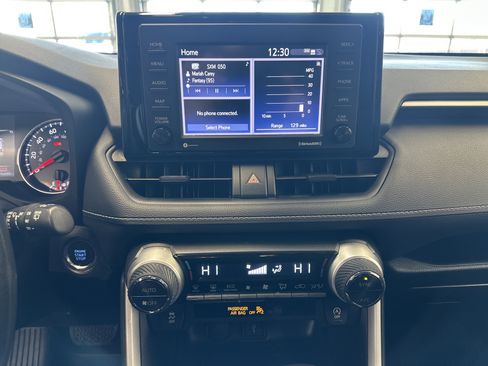 Used 2021 Toyota RAV4 XLE image 3