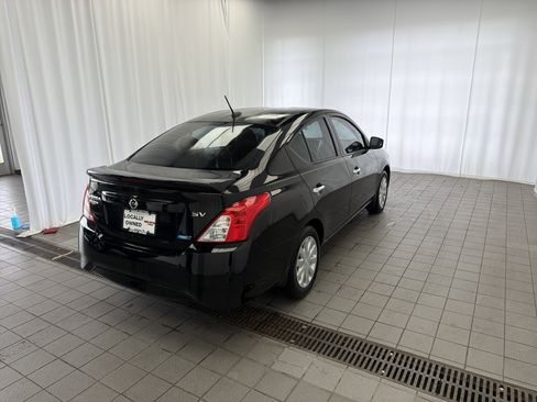 Used 2016 Nissan Versa SV w/ SV Tech Package FWD image 5