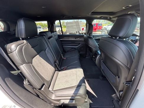 New 2026 Jeep Grand Cherokee L 4WD image 9