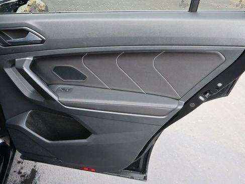 Used 2022 Volkswagen Tiguan SE image 18