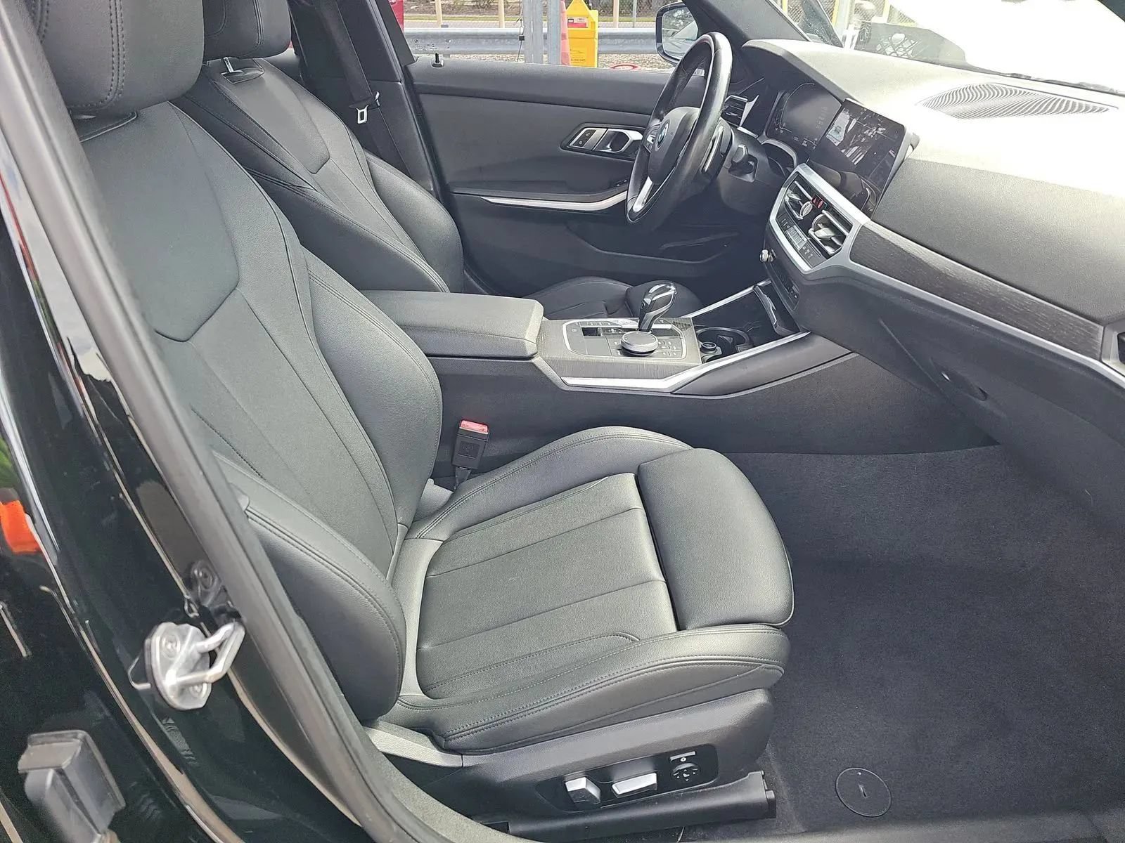 Used 2019 BMW 330i xDrive Sedan w/ Convenience Package AWD/4WD image 8