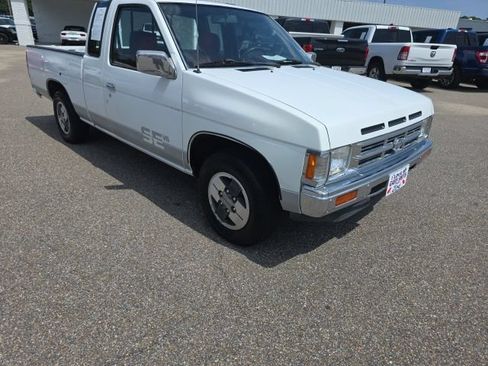 Used 1992 Nissan Pickup SE RWD image 2