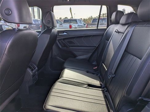 Used 2022 Volkswagen Tiguan SE R-Line image 16