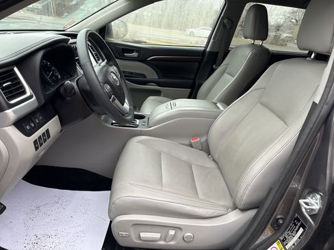 Used 2016 Toyota Highlander Limited image 21