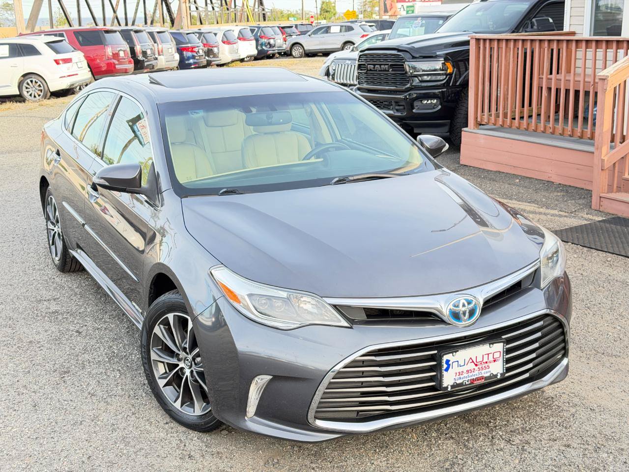 Used 2016 Toyota Avalon XLE Premium FWD image 2