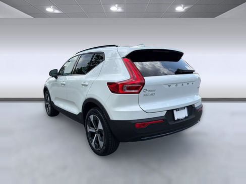 New 2026 Volvo XC40 B5 Plus w/ Climate Package AWD/4WD image 3