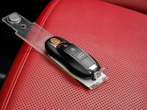 Used 2024 Porsche Macan AWD/4WD image 61