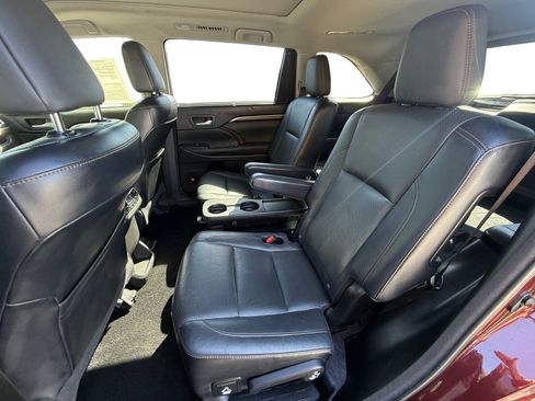 Used 2015 Toyota Highlander Limited Platinum AWD/4WD image 16