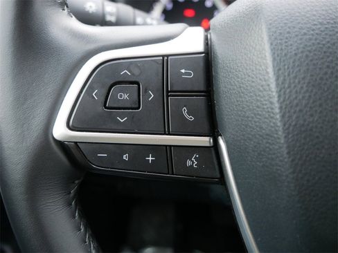 Used 2024 Toyota Highlander LE image 24