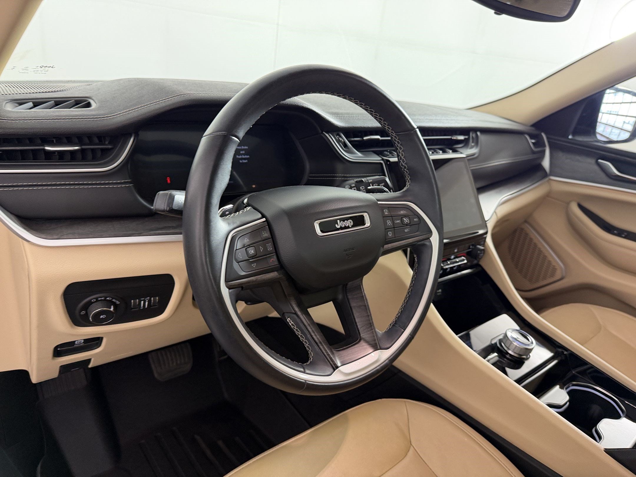 Used 2021 Jeep Grand Cherokee L Limited AWD/4WD image 4