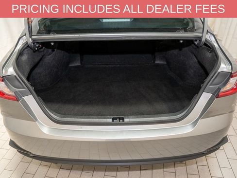 Used 2025 Toyota Camry SE FWD image 5