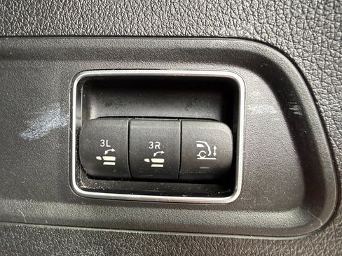 Used 2021 Mercedes-Benz GLS 580 4MATIC image 25