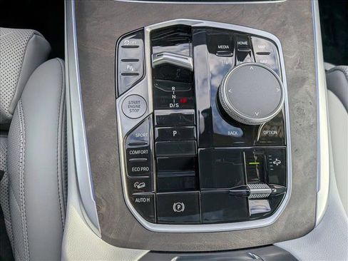 Used 2026 BMW X7 xDrive40i image 11