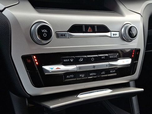 Certified 2022 Ford Explorer XLT AWD/4WD image 16