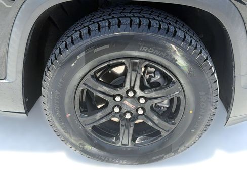 Used 2022 GMC Acadia AT4 w/ Technology Package AWD/4WD image 13