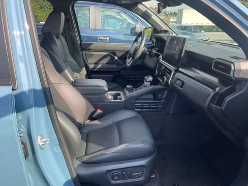 Used 2025 Toyota 4Runner Limited AWD/4WD image 20