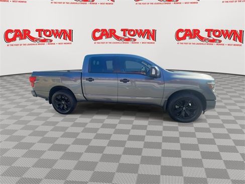 Used 2023 Nissan Titan SV w/ SV Convenience Package image 9