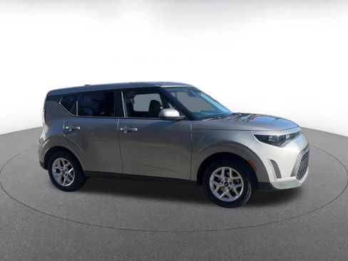 Used 2025 Kia Soul LX w/ LX Technology Package image 2
