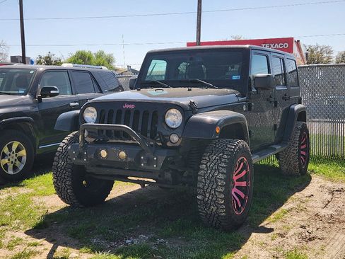 Used 2015 Jeep Wrangler Unlimited Sahara w/ Connectivity Group image 4