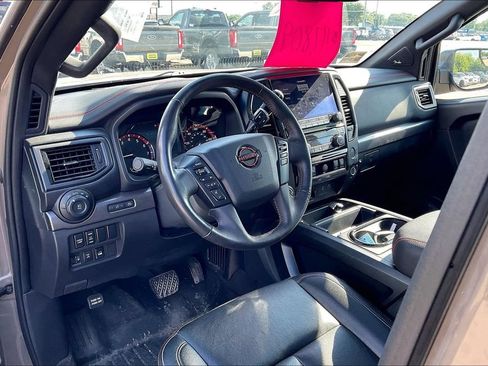 Used 2024 Nissan Titan PRO-4X w/ Pro-4x Convenience Package AWD/4WD image 7