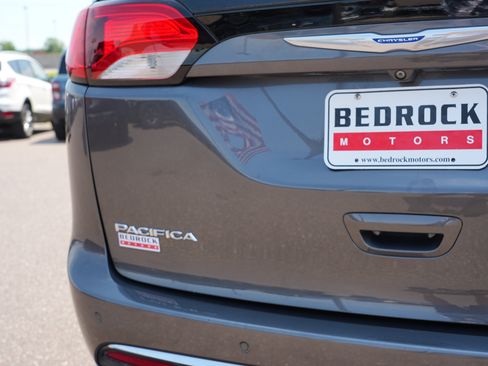 Used 2018 Chrysler Pacifica Touring-L Plus w/ Advanced Safetytec Group FWD image 10