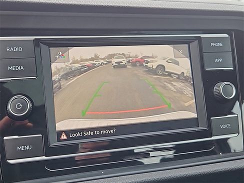 Used 2020 Volkswagen Jetta SE w/ SE Cold Weather Package image 16