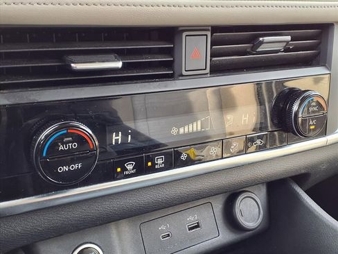 Used 2023 Nissan Rogue SV image 27