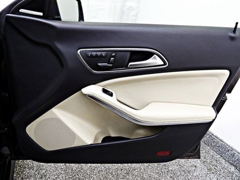 Used 2014 Mercedes-Benz CLA 250 4MATIC image 11