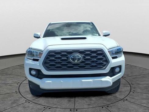 Used 2020 Toyota Tacoma TRD Sport w/ Technology Package AWD/4WD image 2