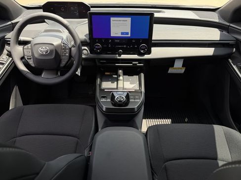 Used 2026 Toyota C-HR AWD/4WD image 11