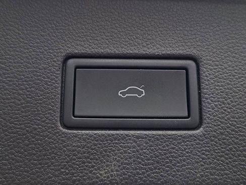 Used 2023 Volkswagen Atlas SE image 28