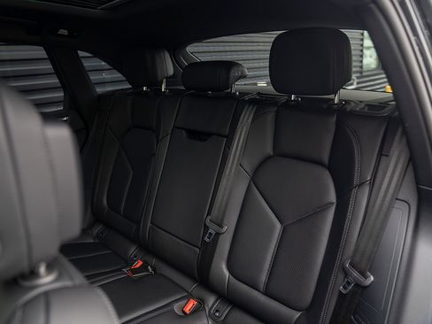 Used 2026 Porsche Macan AWD/4WD image 20