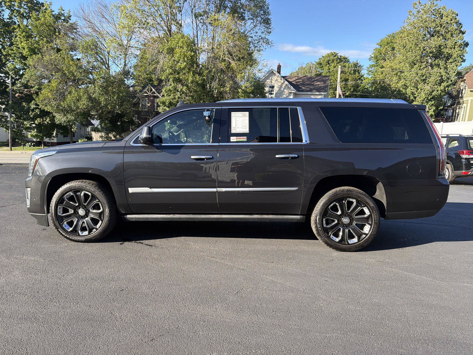 Used 2019 Cadillac Escalade ESV Platinum AWD/4WD image 2