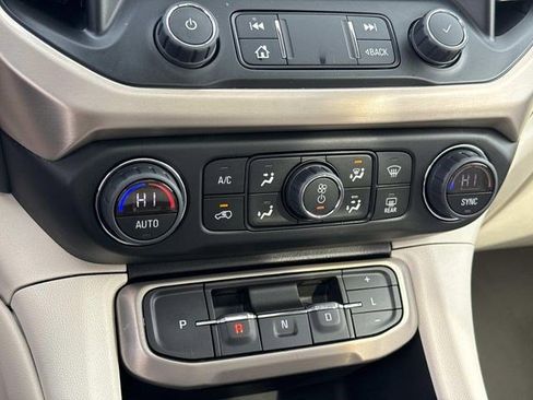 Used 2023 GMC Acadia Denali image 25