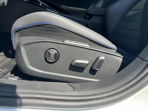 Used 2023 Volkswagen Golf R AWD/4WD image 28