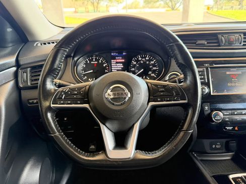 Used 2018 Nissan Rogue SV image 10