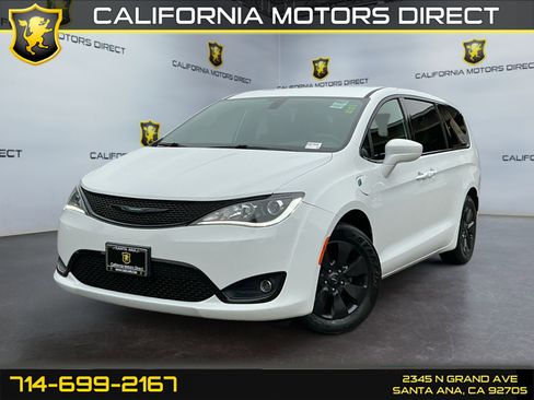 Used 2020 Chrysler Pacifica Touring w/ S Appearance Package image 1
