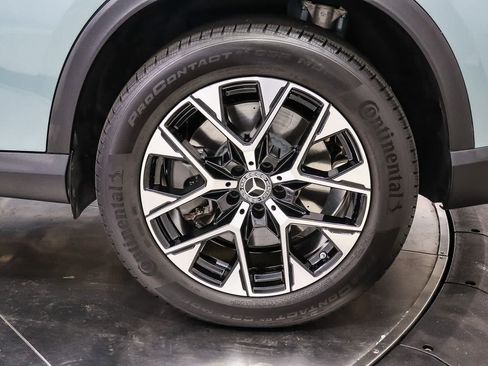 Used 2025 Mercedes-Benz GLC 350e 4MATIC image 10