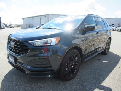 Used 2022 Ford Edge SE w/ Black Appearance Package