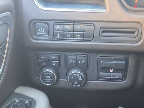 Used 2023 Chevrolet Tahoe Z71 w/ Z71 Off-Road Package AWD/4WD image 33