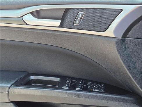 Used 2017 Ford Fusion SE w/ Equipment Group 201A FWD image 14