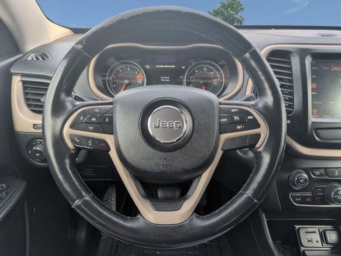 Used 2016 Jeep Cherokee Limited FWD image 13