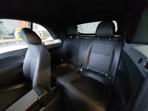 Used 2013 Volkswagen Beetle TDI FWD image 14