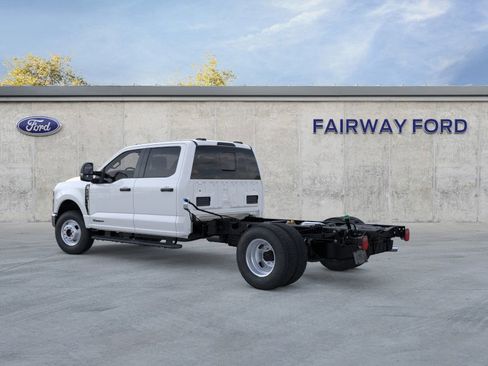 New 2026 Ford F350 XL w/ XL Chrome Package image 4