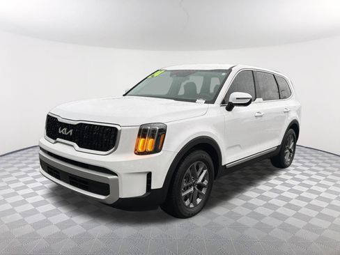 Used 2024 Kia Telluride LX FWD image 3