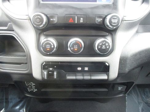 Used 2024 RAM 3500 Tradesman w/ Chrome Appearance Group AWD/4WD image 29