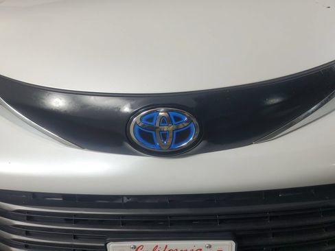 Used 2025 Toyota Sienna XLE w/ XLE Plus Package FWD image 10