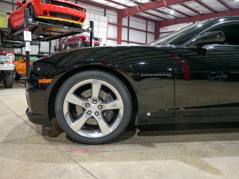 Used 2010 Chevrolet Camaro SS RWD image 3