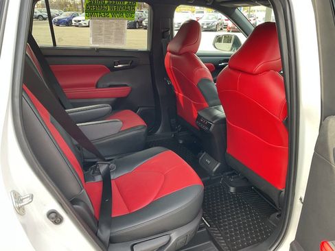 Used 2023 Toyota Highlander XSE image 41