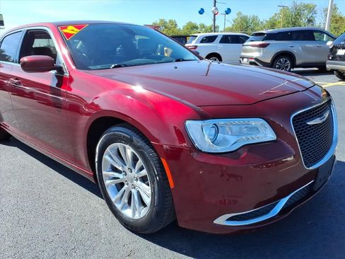 Used 2017 Chrysler 300 Limited image 7